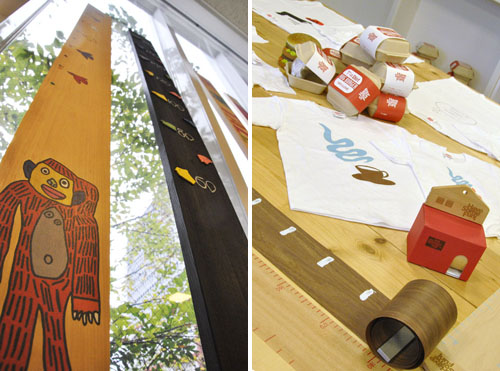 ［左］「工房まる」のアーティストとのコラボ作品も。［右］くるくる巻ける「me-mori roll」に､ちょっとひねりの効いたイラストが楽しい親子ペアTシャツ「"Tie"-shirt」。どちらもパッケージもユニーク！