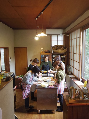 「美味しいごはんを作りたい」。同じ気持ちの参加者同士、自然と作業の呼吸も合ってくる