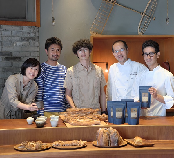 第1回マイノリティ・リポートの勉強会メンバー。左から伊藤尚子(MADE IN...)、地蔵俊一郎(フランジパニ)、森 崇顕(カウンティ)、志賀勝栄(シニフィアン シニフィエ)、平山哲生(パンストック)