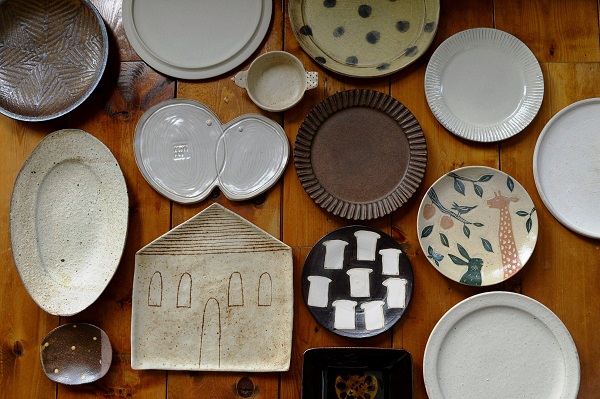 “朝が楽しくなるうつわ”をテーマに作られた、作家もののモーニングプレートたち